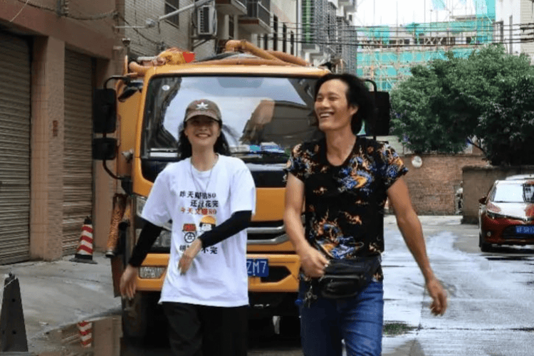 皇冠信用开户申请_掏粪父女档皇冠信用开户申请，启迪我们这个时代如何做父亲