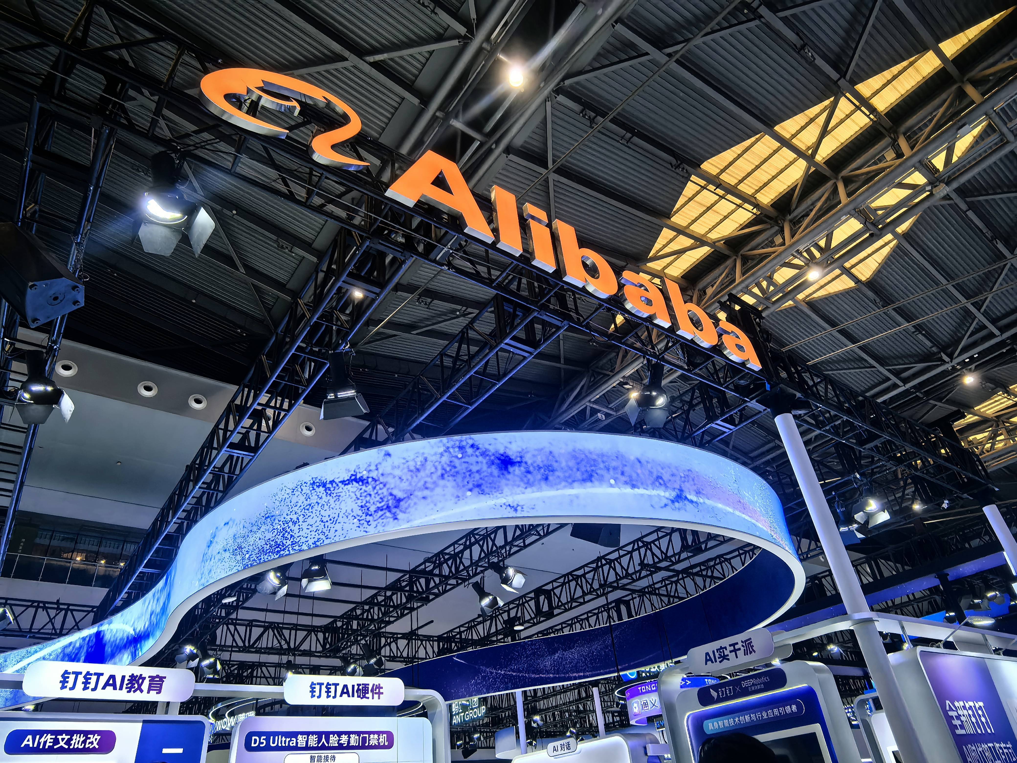 皇冠皇冠信用網平台_阿里加入“百镜大战”！首款夸克 AI眼镜亮相皇冠皇冠信用網平台，公司称“已完成研发，将于年内发布”