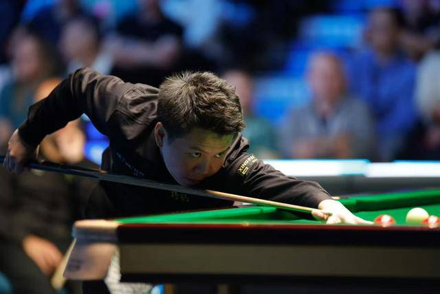 皇冠信用盘_丁俊晖遭逆转 中国斯诺克军团仅周跃龙晋级英格兰公开赛八强