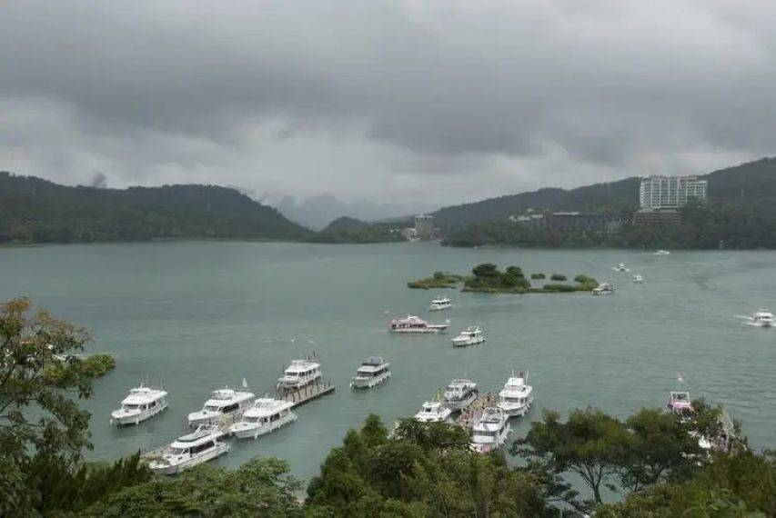 皇冠信用盘出租足球_赶在坐飞机来陆前皇冠信用盘出租足球，郑丽文率先发出邀请，大批轰-6K贴岛实训！民进党罕见沉默，知道怕了？