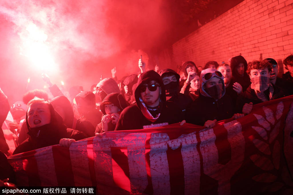 怎么开通皇冠信用盘盘口_阿森纳球迷的嘲讽之声：拜仁怎么开通皇冠信用盘盘口，你们是在假装热刺吗？