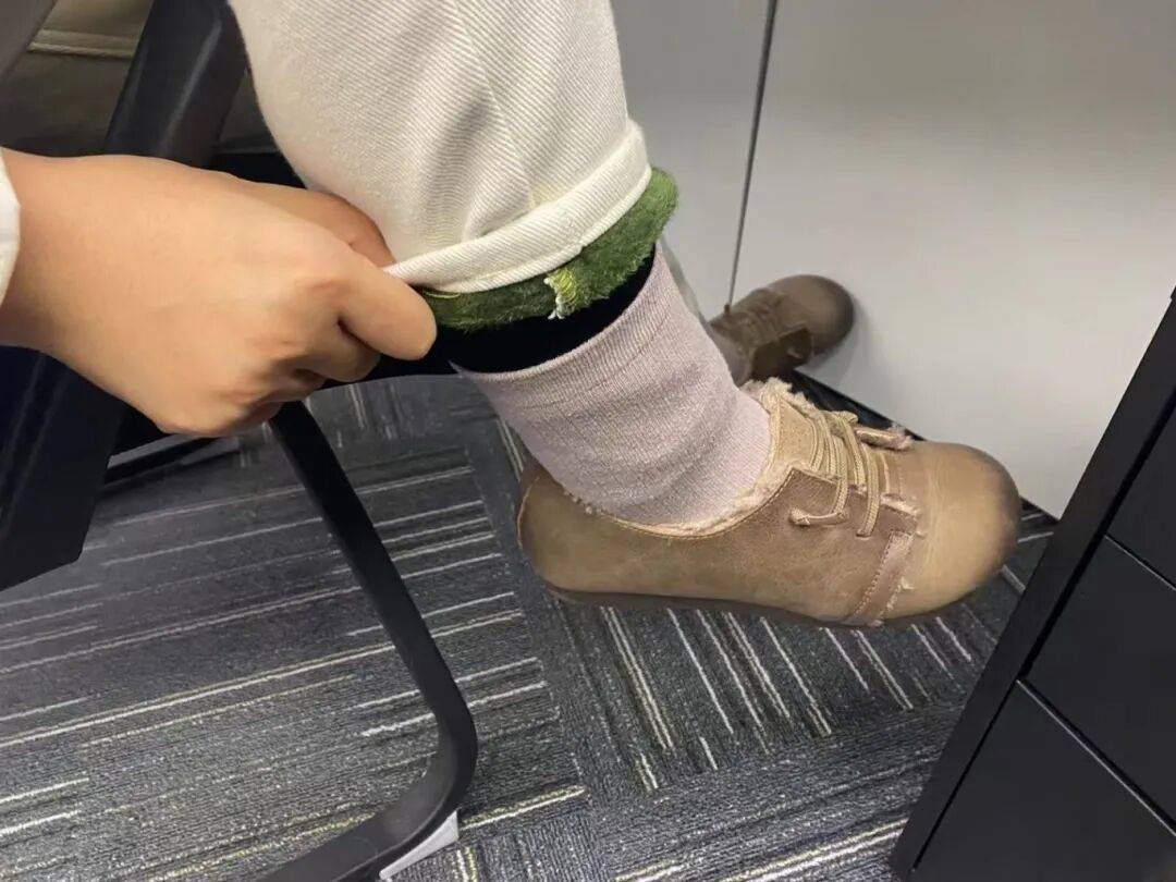 皇冠mos066_东北姑娘来浙江后崩溃了皇冠mos066，穿3条加绒裤还冻到发抖！南方人冬天怎么保命，网友吵翻！